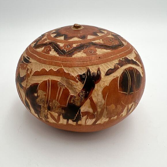 Vintage Hand Carved Peruvian Gourd Box Folk Art Llama Farmer Trinket Artisan - Picture 4 of 9